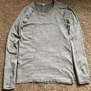 Lululemon long sleeve swiftly tech